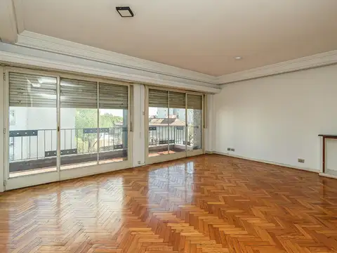 Al frente y superluminoso! Living apaisado y amplia cocina-comedor