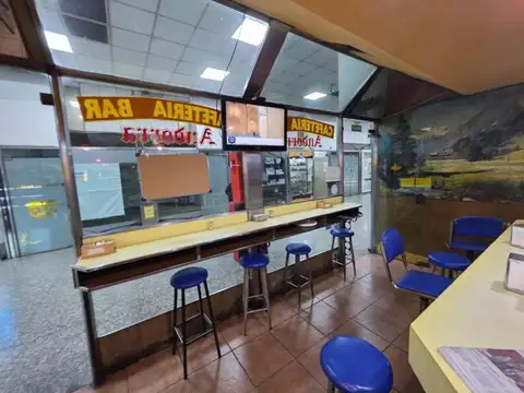 Excelente Local funcionando, en galeria.
