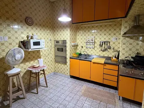 Departamento 6 ambientes con 2 baños