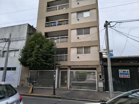 Depto. de 3 ambientes con cochera en venta | Berazategui Centro