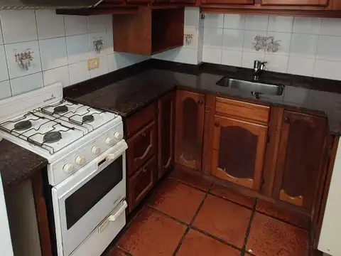 Depto Tipo Casa en Alquiler en Banfield, $ 900.000