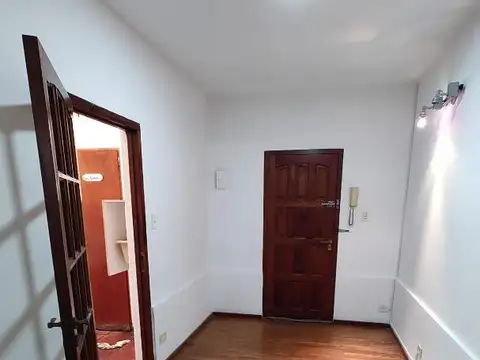 MUY BUEN DEPTO T/CASA 4 AMB, VIVIENDA O USO PROFESIONAL!