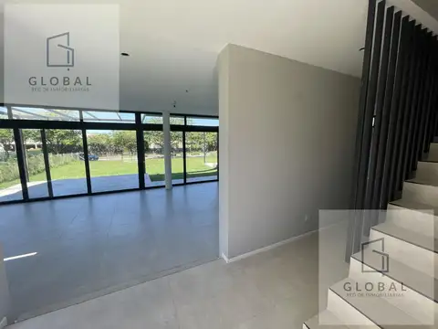 Casa 6 ambientes con 2 baños