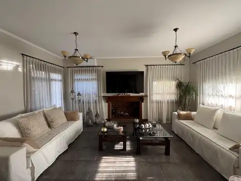 Casa en Venta en Campos De Álvarez, USD 430.000