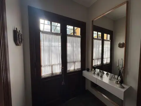 Casa 5 ambientes con 4 baños