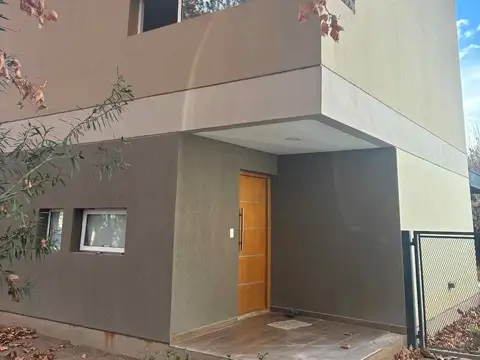 CASA EN VENTA EN B° PRIVADO GRAND PARC - VITERBORI