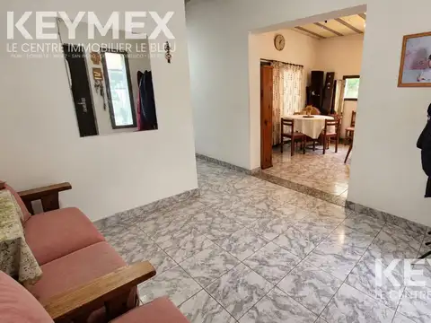Casa 6 ambientes con 2 baños