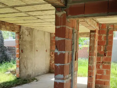 Casa 4 ambientes con 1 baño