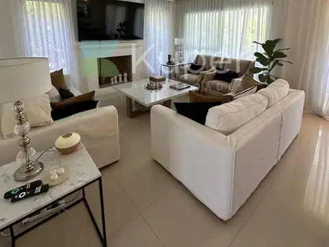 Casa en Alquiler Temporal con 1 cochera