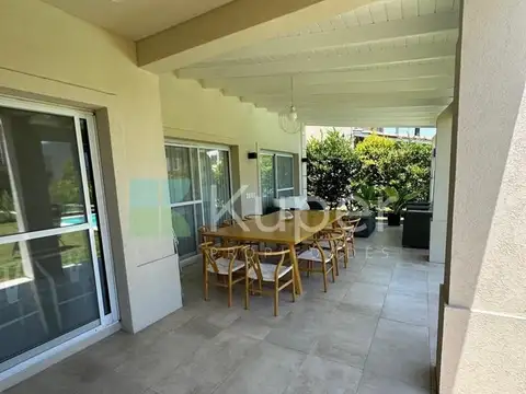 Casa de 3 dormitorios en alquiler enero/febrero en Tipas, Nordelta
