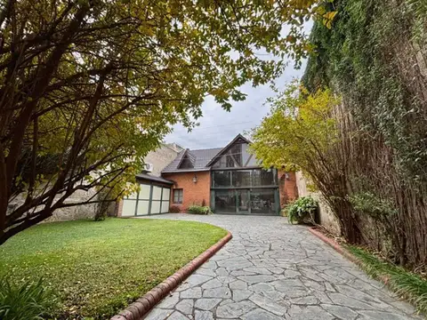 Casa en Venta con 2 cocheras