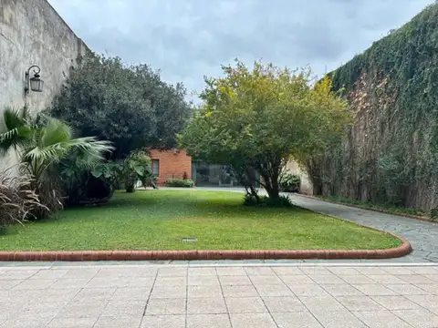 VENTA DE CASA 4 DORMITORIOS ALVEAR 1200- ROSARIO