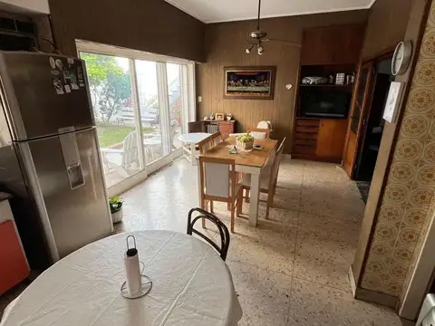 Casa 5 ambientes con 3 baños