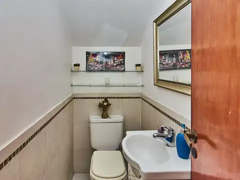 Casa 5 ambientes con 3 baños