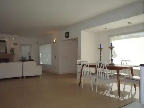 Casa 4 ambientes con 4 baños