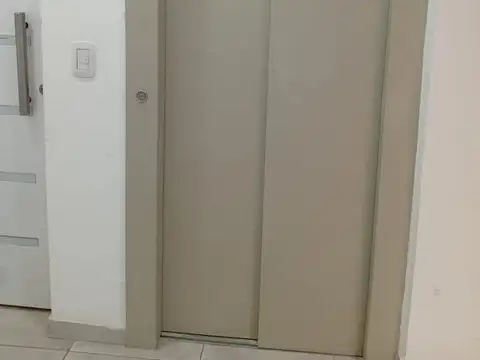 Dpto. de 2 amb sobre avenida