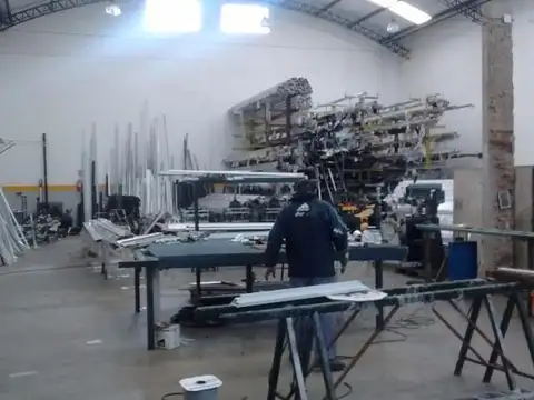 Galpon en Venta en Pompeya, USD 650.000