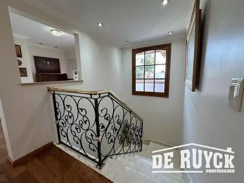 Casa 6 ambientes con 3 baños