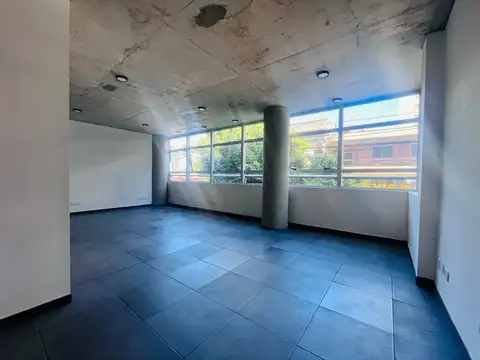 Oficina en Alquiler con 1 cochera