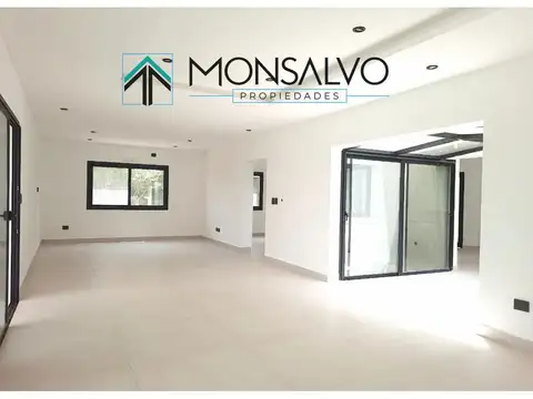 HERMOSA CASA AL LAGO EN EL CANTON