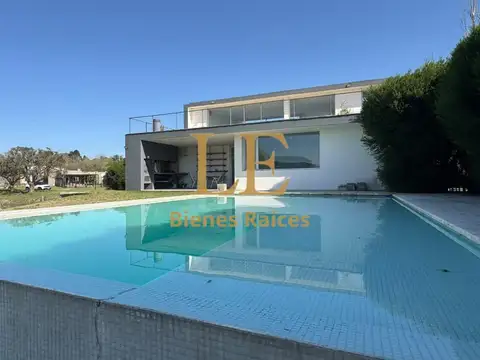 VENTA CASA EN EL CANTON A LA  LAGUNA