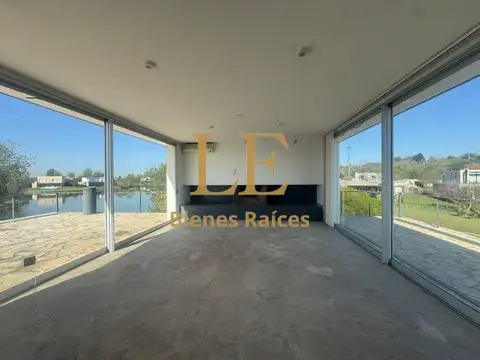 Casa en Venta con 4 cocheras