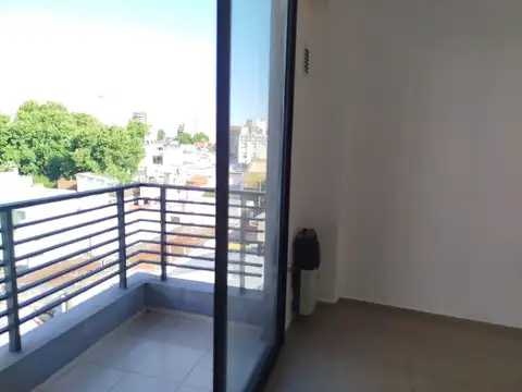 Alquiler monoambiente con balcón. IMPECABLE