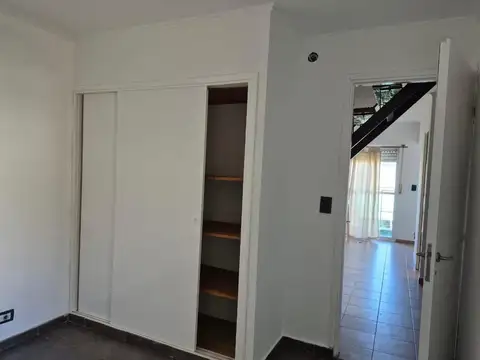 Depto Tipo Casa en Alquiler de 4 ambientes