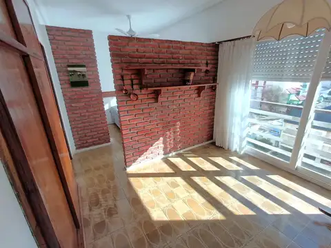 Av 12 1200  Impecable monoambiente dividido edificio SUX XI  Miramar