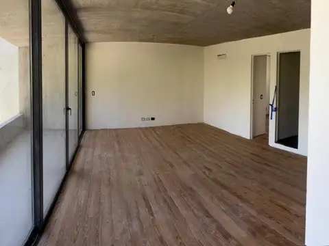 ACASSUSO 600, Piso 1