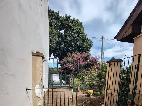 Casa 6 ambientes con 2 baños