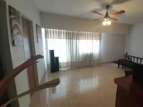VENTA CASA AL FRENTE 2 DORMITORIOS, CON JARDIN