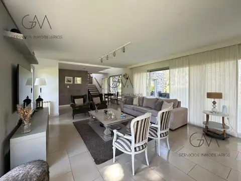 Casa en Venta con 1 cochera