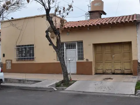 SE VENDE CASA A RECICLAR - DORREGO, GUAYMALLEN