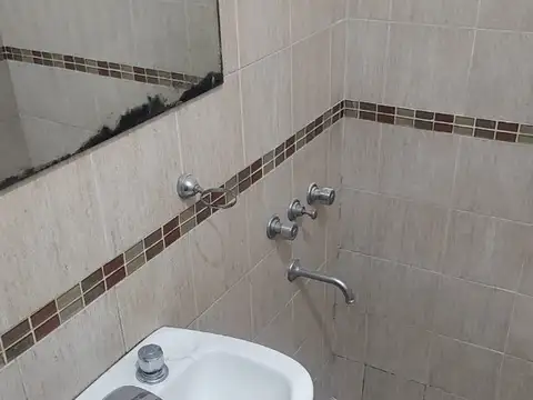 Dpto 2 Ambientes en El Centro de Remedios de Escalada.