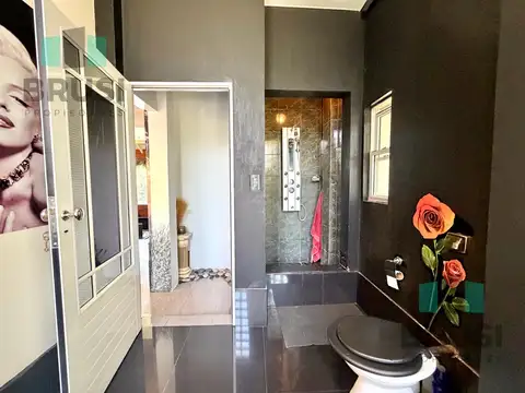 Casa 5 ambientes con 3 baños