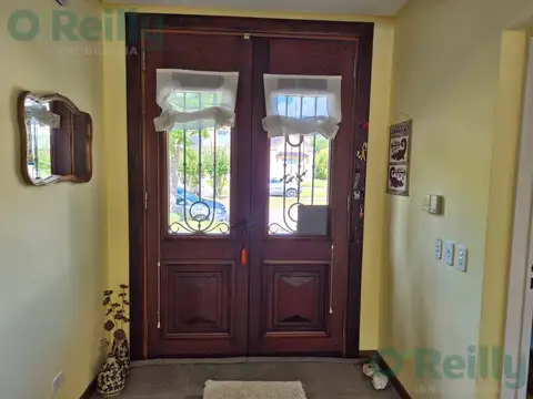Casa 5 ambientes con 4 baños