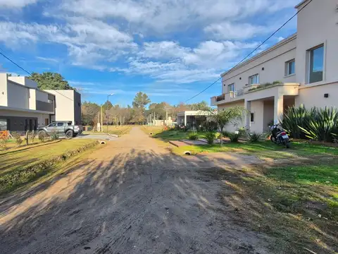 LOTE EN VENTA BARRIO PRIVADO LAS ALONDRAS (407 y 21) - Villa Elisa - 513M2