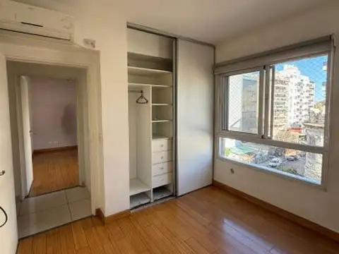 Alquiler. 3. ambientes. Edificio Colores. Balcon y Amenities.