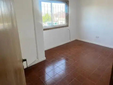 Departamento en Lomas Del Mirador, tres ambientes