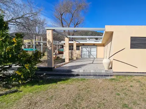 Casa en Venta con 2 cocheras