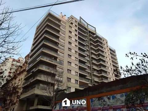 San Martín y Tucumán - Ultimo Dpto de 2 Dormitorios Externo. Con cochera.