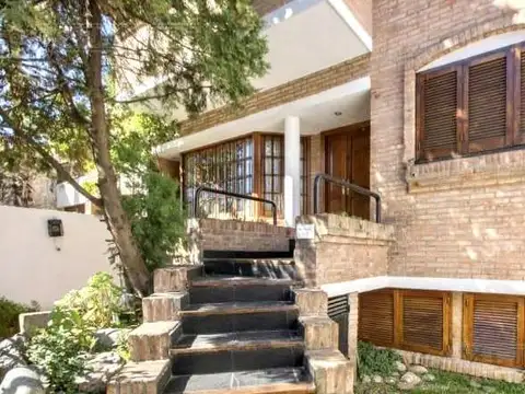 Casa 5 ambientes con 4 baños