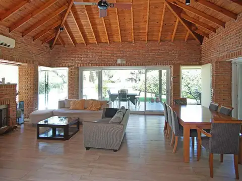 Country Club Los Cardales,  Ruta 4 km 4, B2814 Los Cardales,Provincia de Buenos Aires, Argentina 200