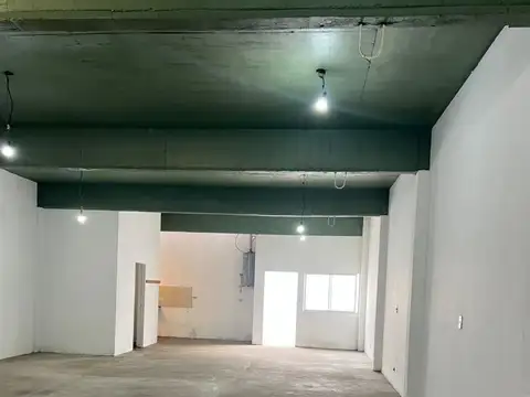 LOCAL/GALPON ALQUILER COMERCIAL 107 MTS2 APROX CON PATIO