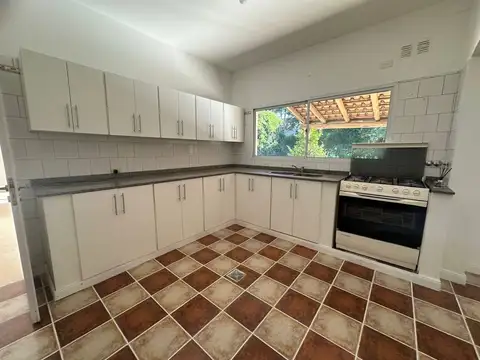 Casa 5 ambientes con 3 baños