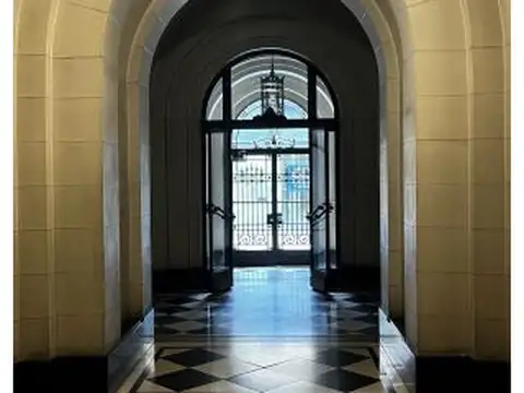 VENTA 2 Dormitorios + Comodin en Edificio de Estilo - Centro