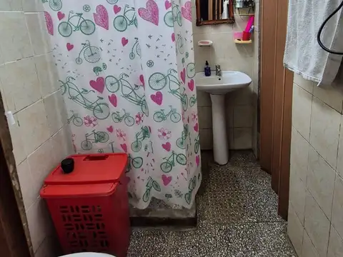 Casa 5 ambientes con 1 baño