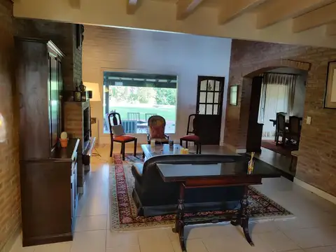 ALQ   ANUAL  y VENTA  APTO CREDITO| CASA c/Jardin y Pileta | Barrio La Celina