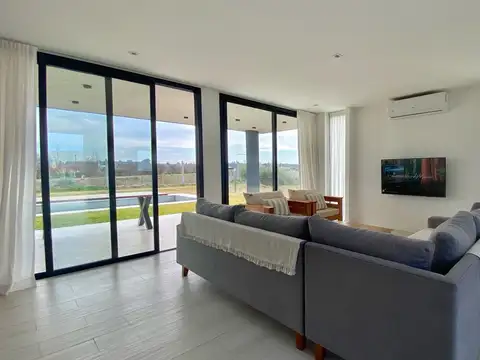 Casa en Alquiler en Puertos - Riberas, USD 1.650